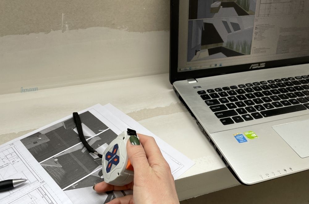 projektant wnętrz z gliwic podczas odbioru mieszkania od dewelopera